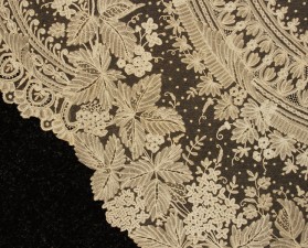 HANDMADE BUSSELS APPLIQUE LACE SHAWL MID 19th (2)